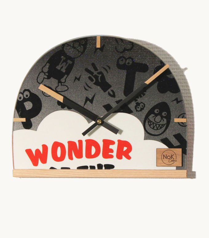 horloge murale recyclée nok boards fabriqué en France à partir de snowboard recyclé