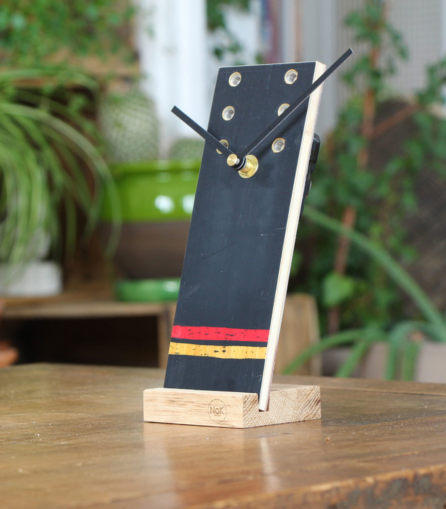 horloge éco-responsable nok boards fabriquée en France à partir de snowboard recyclé