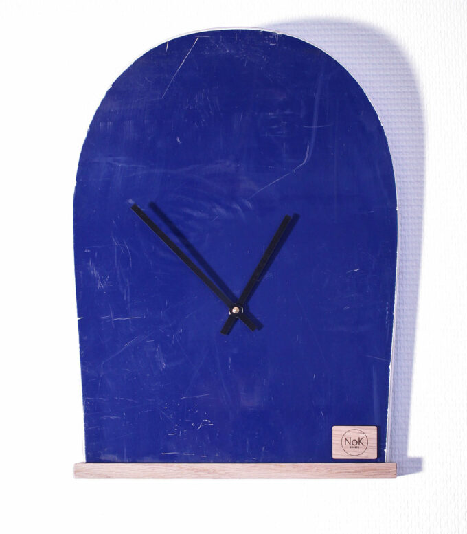 horloge murale recyclée nok boards fabriqué en France à partir de snowboard recyclé